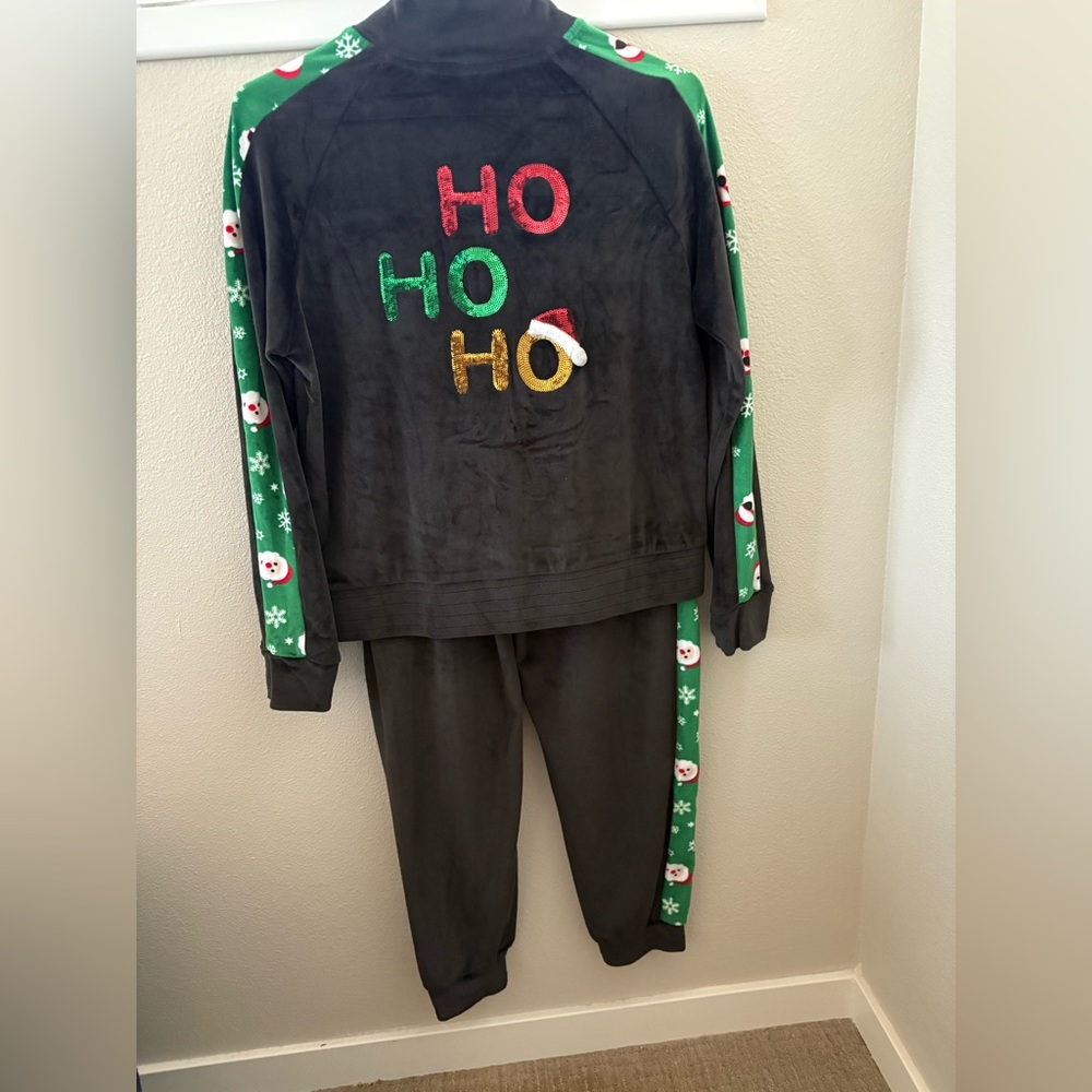 No Boundaries Black and Green Holiday Lounge Set